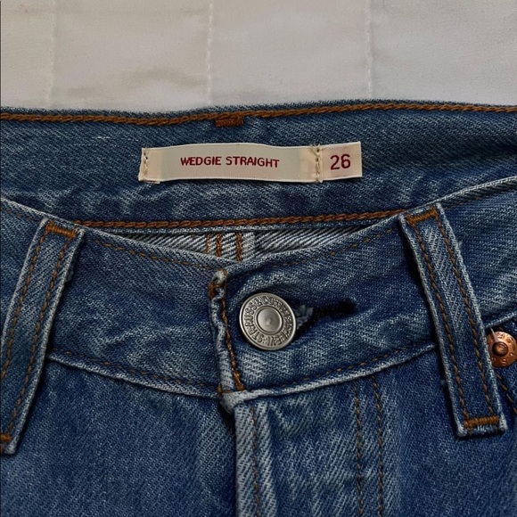 Levi’s Wedgie Straight - Picture 2 of 4